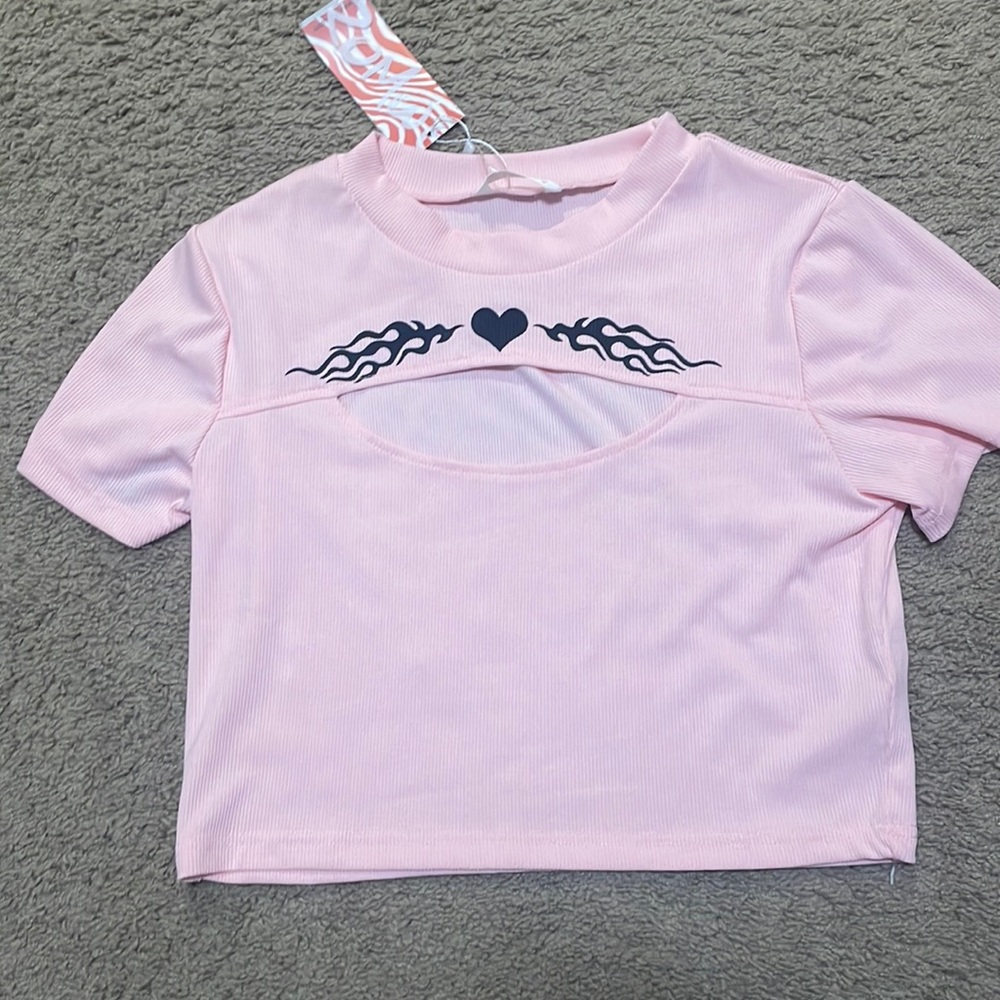 3/$10 NWT pink cutout crop top ROMWE